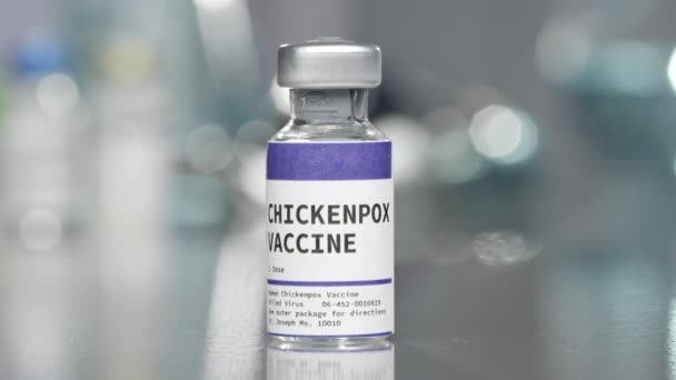 ChickenPox vaccine vial in medial lab slowly rotating. - Πλάνα, βίντεο