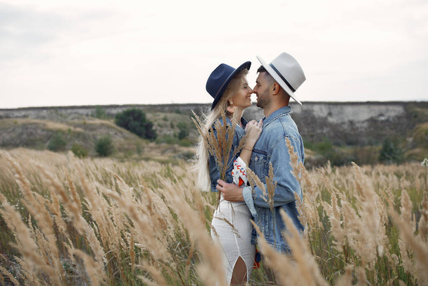 Very beautiful couple in a wheat field - Foto, imagen