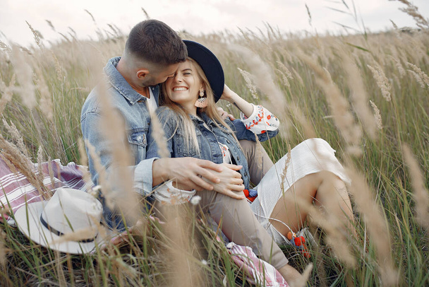 Very beautiful couple in a wheat field - Foto, Imagem