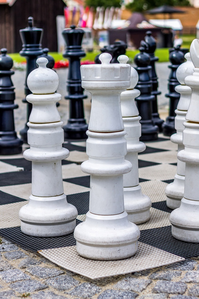Um grande tabuleiro de xadrez
 - Foto, Imagem