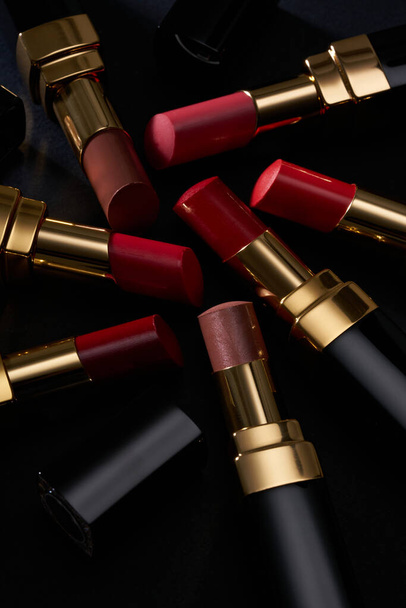 Lipstick in various fashionable shades. - Foto, Bild