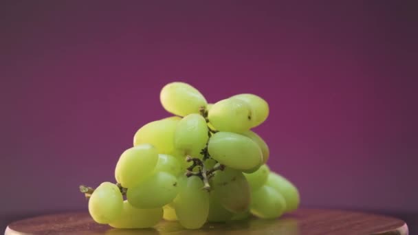 Роу виноград на розовом фоне
 - Кадры, видео