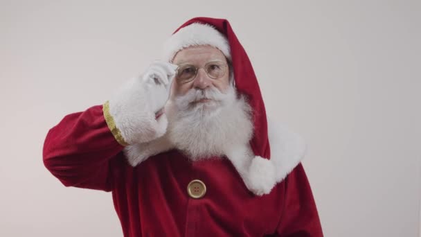 Portrait of Santa Claus posing and gesturing in studio - Felvétel, videó