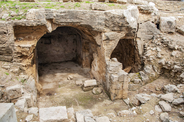  During excavations of ancient Paphos, archaeologists found the remains of buildings dating back to the first centuries of the Christian era. Then the city belonged to the Roman, and then Byzantine empires.        - Fotografie, Obrázek