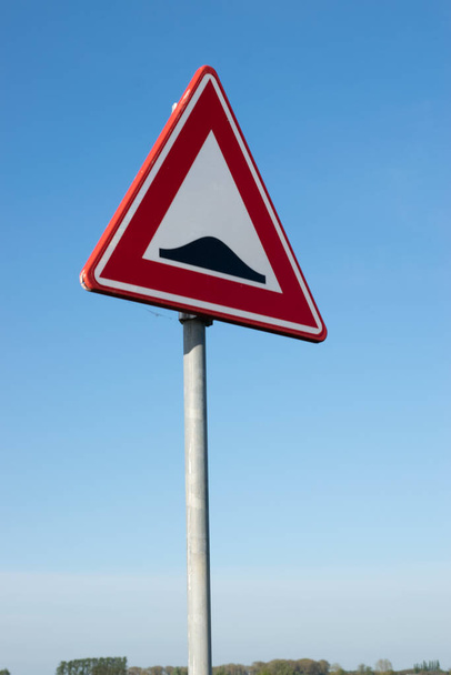オランダの交通標識:速度バンプ - 写真・画像