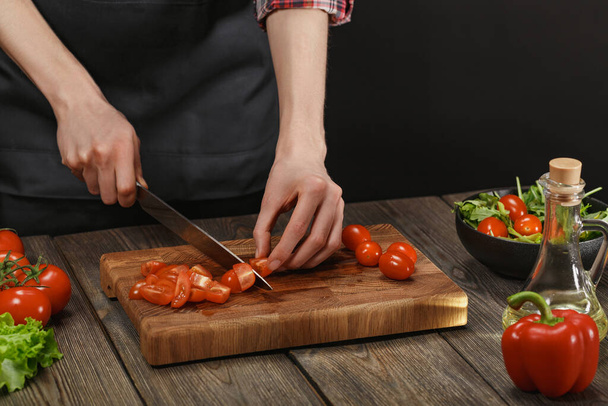 Woman cooking fresh vegetable salad. Female hands. Diet concept for healthy lifestyle with copyspace. - Fotoğraf, Görsel