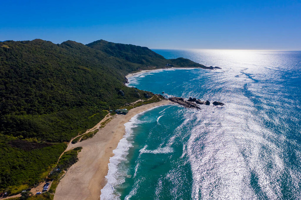 Florianopolis, Santa Catarina, Brezilya 'daki Köstebek Sahili' nin hava görüntüsü. - Fotoğraf, Görsel