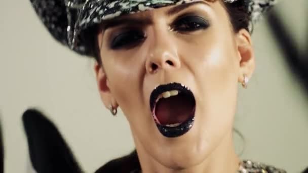 Pop mujer estrella cantando de cerca
 - Metraje, vídeo