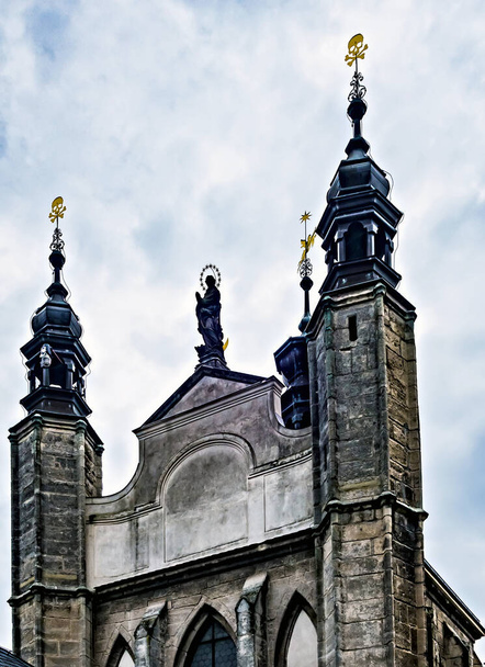 人間の頭蓋骨ローマ・カトリック教会セドリック・オスサリアコストニツェ教会はチェコ共和国クトナ・ホラの場所です。人間の骨と頭蓋骨。観光地,人気の観光地. - 写真・画像