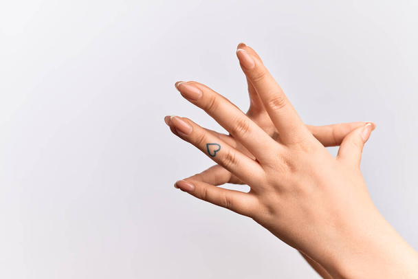 Ruka kavkazské mladé ženy dotýkající se konečků prstů, soustředění a obchodní myšlení gesto - Fotografie, Obrázek