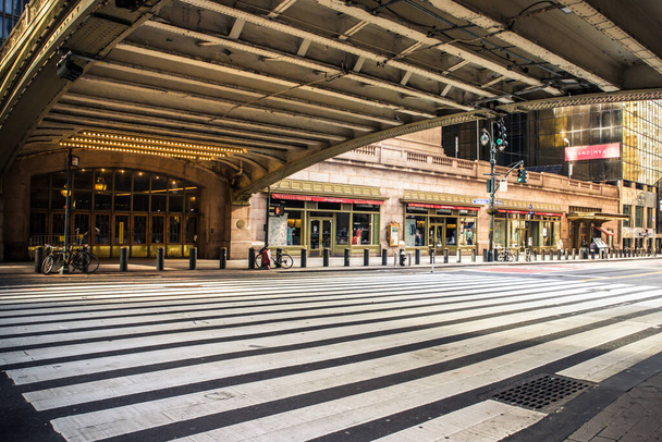 NEW YORK CITY - APRIL 19, 2020:  View of empty street at Grand Central Terminal in Manhattan during the Covid-19 Coronavirus pandemic lockdown.  - Zdjęcie, obraz
