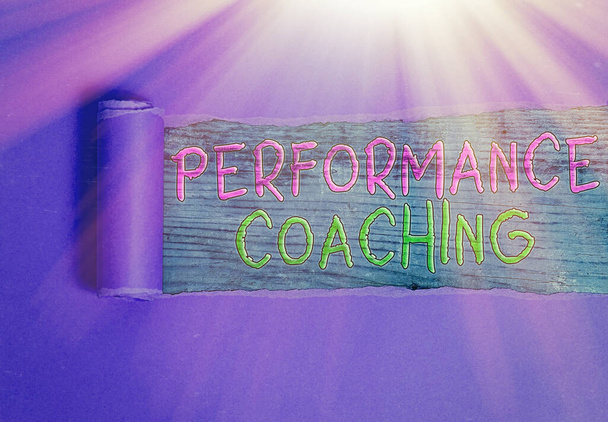Scrittura concettuale a mano che mostra Performance Coaching. Business photo text Facilitare il punto di sviluppo fuori il bene e il male
. - Foto, immagini