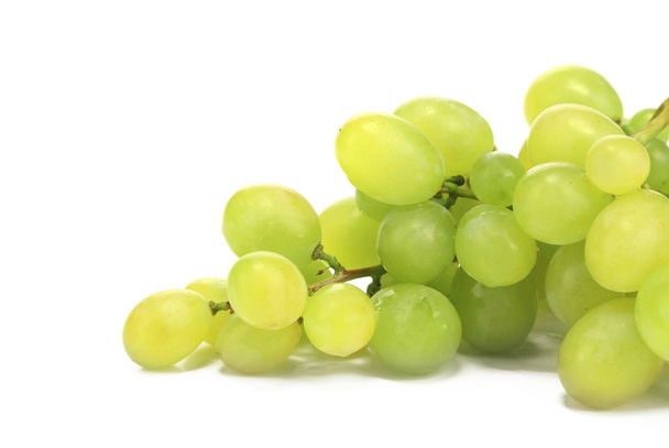 grono dojrzałe i soczyste zielone winogrona - Zdjęcie, obraz