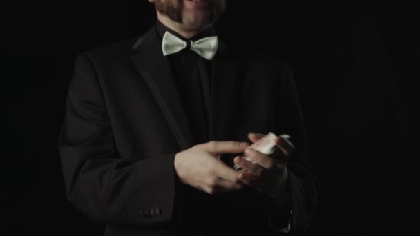 Magician Performing Card Trick. Throwing and Catching Cards in the Air. Close up - Filmagem, Vídeo