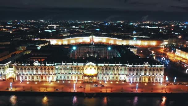 背景に宮殿広場と宮殿堤防からの冬の宮殿やエルミタージュの空中ビュー、サンクトペテルブルク、ロシア - 映像、動画