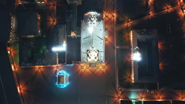 Peter ve Paul Kalesi 'nin havadan görünüşü altın haçlı bir kule ve bir melek, St Petersburg, Rusya - Video, Çekim