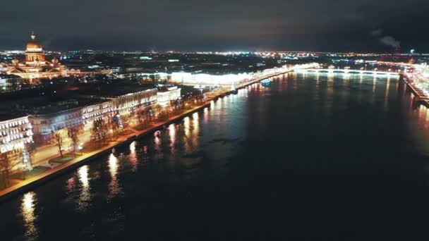 Vista aérea del Palacio de Invierno o Ermita desde el Palacio de Embankment, San Petersburgo, Rusia
 - Imágenes, Vídeo