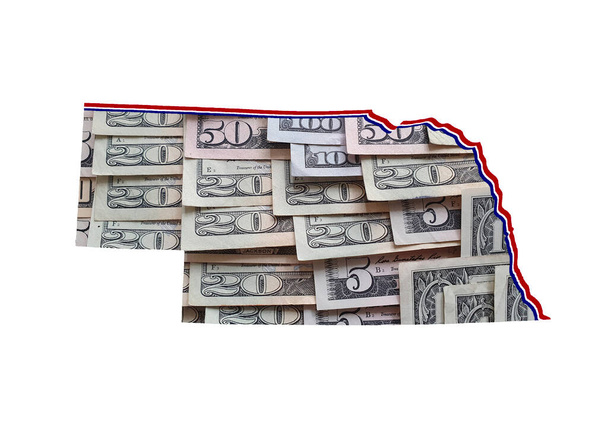 Amerikaanse dollar bankbiljetten vormen en de kaart van Nebraska State en witte achtergrond - Foto, afbeelding