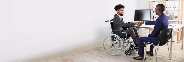 African American Person In Wheelchair Shaking Hands - Fotografie, Obrázek