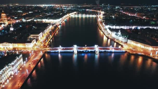 Letecký pohled na Palácový most, Petrohrad, Rusko - Záběry, video