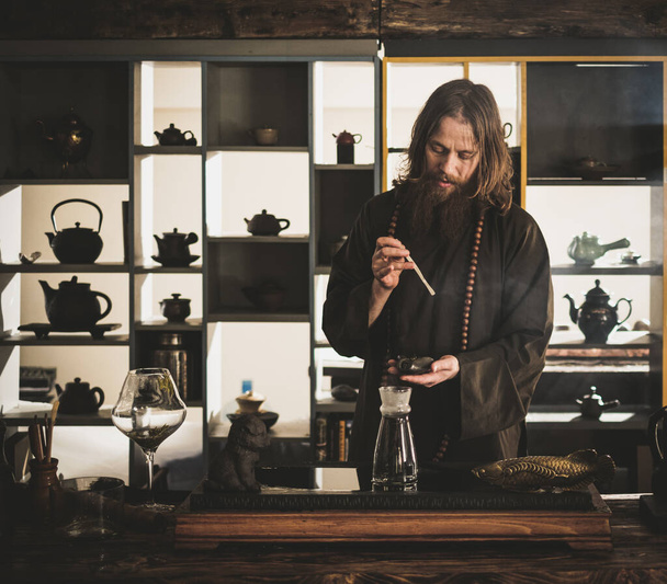 Tea ceremony is performed by tea master - Foto, imagen