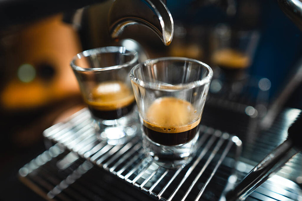 Espresso coffee-Make coffee from the machine at home - Foto, Bild