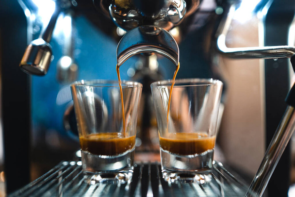 Espresso koffie-Maak koffie van de machine thuis - Foto, afbeelding