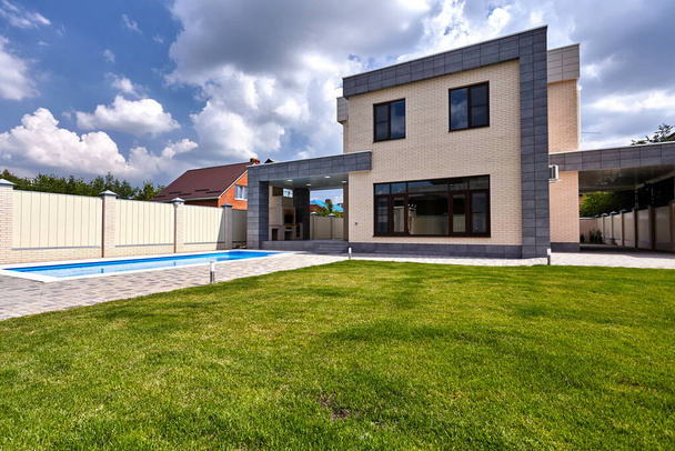house with swimming pool indoor - Foto, afbeelding