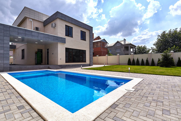 maison avec piscine couverte - Photo, image