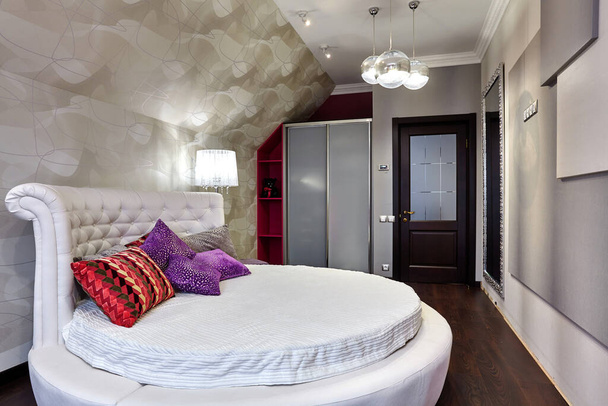 Schlafzimmer mit einem schönen Interieur - Foto, Bild