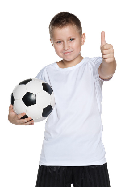 νεαρό αγόρι με μπάλα ποδοσφαίρου - Φωτογραφία, εικόνα