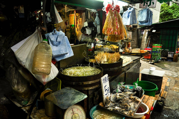A comida está num mercado de rua. Hong Kong
 - Foto, Imagem