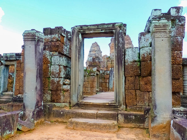 Templo de East Mebon en el área de Angkor, Siem Reap, Camboya
 - Foto, imagen
