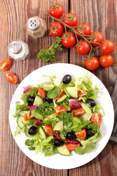 vegetable salad with cucumber, tomato and olive - Foto, Imagem