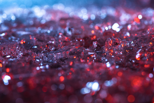 close up view of abstract red and purple crystal textured background - Foto, Imagem