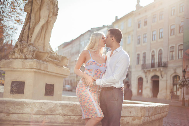 Young couple in love hug each other on city background - Fotografie, Obrázek