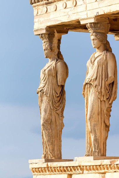 Портик Каріатиди, деталь Ерехтейового храму в Акрополі (Греція). - Фото, зображення