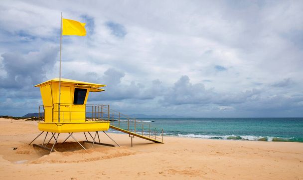 пляж закритий коронавірус, закритий пляж або закритий концепція серед ковадла 19, 2019-москва змушує міжнародні уряди закрити пляжі по всьому світу. Замкнення туристичної індустрії
 - Фото, зображення
