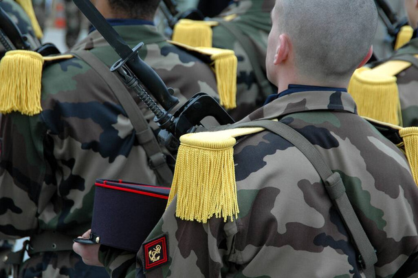 Soldat français de dos lors d'une cérémonie
 - Photo, image