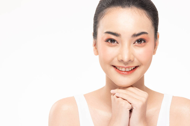 Piękno azjatyckie kobiety portret twarz z naturalnej skóry i pielęgnacji skóry zdrowe włosy i skóra zbliżenie twarz portret piękno.Beauty Concept. - Zdjęcie, obraz
