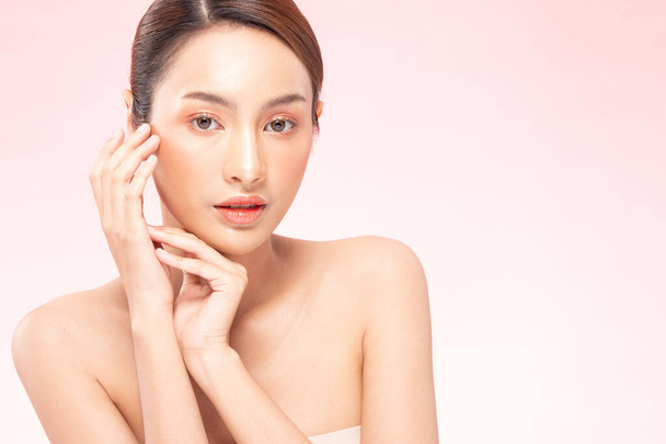Beauté asiatique femmes portrait visage avec peau naturelle et soins de la peau saine cheveux et peau gros plan visage beauté portrait.Beauty Concept. - Photo, image