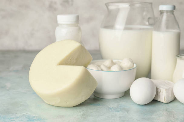 Різні молочні продукти без лактози на столі
 - Фото, зображення