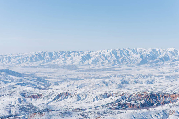 Das Tien Shan Gebirge im Winter. Der Blick vom Pass Beldersay Usbekistan - Foto, Bild