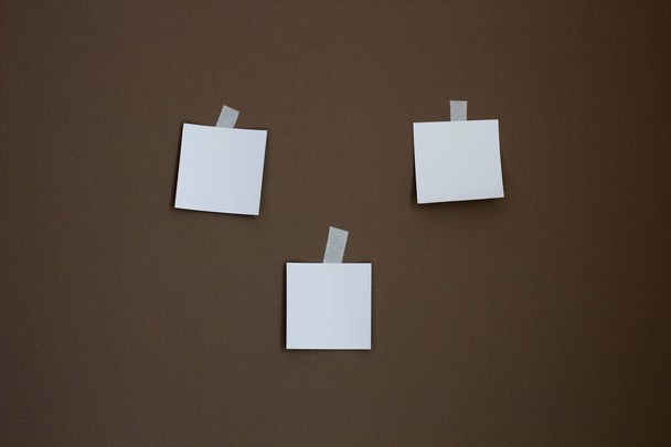 Empty sticky notes on the brown wall background. Business/education memo planning - Photo, Image