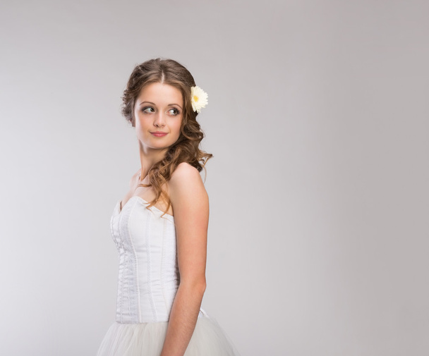 Beautiful Bride Posing - Zdjęcie, obraz