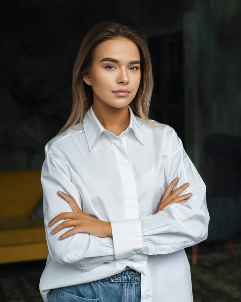 Beautiful business woman. Blonde in white shirt. Purposeful woman posing with crossed arms. Isolated female portrait. - Foto, immagini