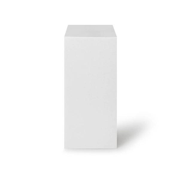 Caja blanca empaquetado de productos de forma alta en vista frontal aislado sobre fondo blanco con ruta de recorte
. - Foto, Imagen