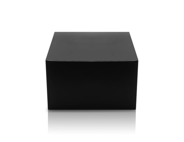 Imballaggio prodotto scatola nera in vista frontale isolato su sfondo bianco con percorso di ritaglio
. - Foto, immagini