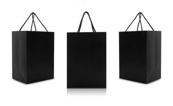 Set van zwarte papieren tas met handgrepen geïsoleerd op witte achtergrond met knippad. - Foto, afbeelding