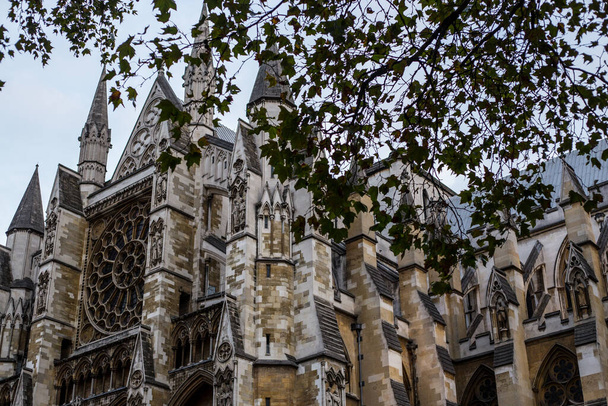 Detalle de la fachada de la Abadía de Westminster, Londres
 - Foto, imagen